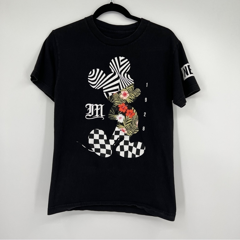 Disney Neff Checkered Swirl Retro Psychedelic Black White Crewneck Graphic Tee